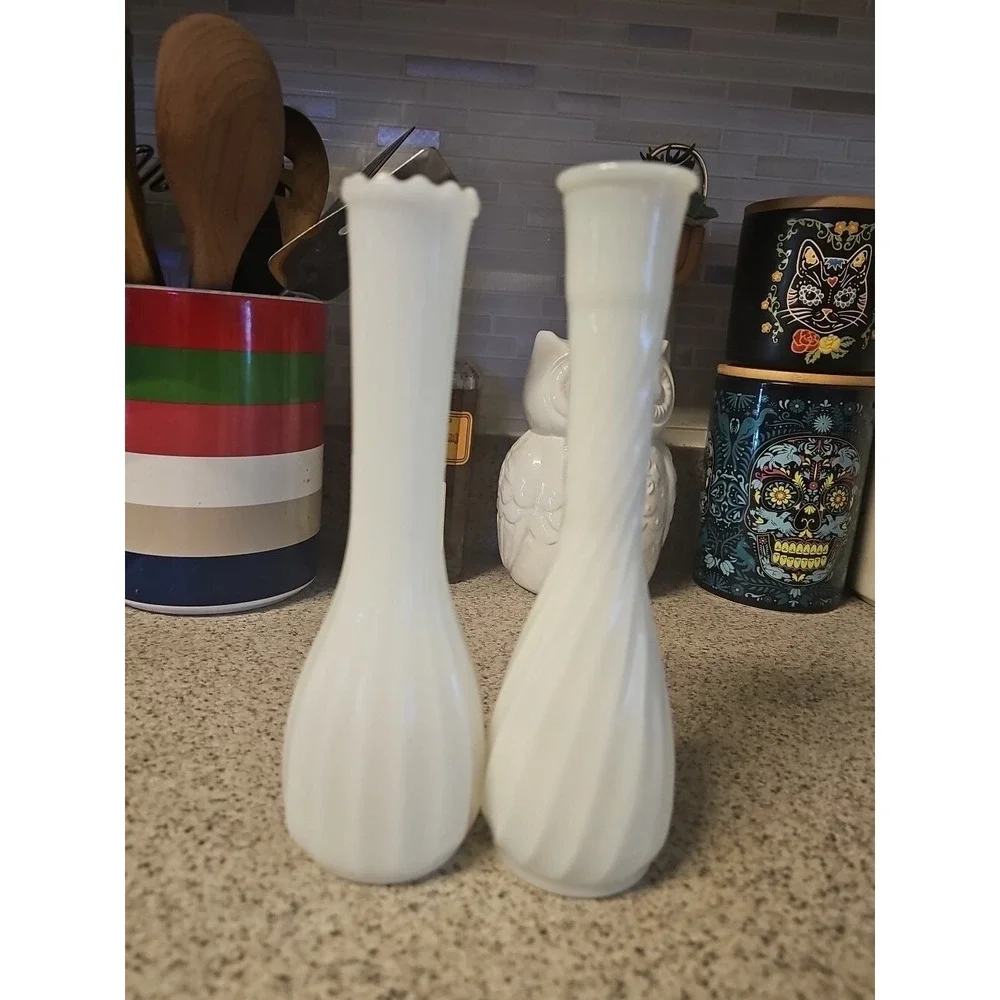 Set‎ Of 2 Vintage White Milk Glass Vases
